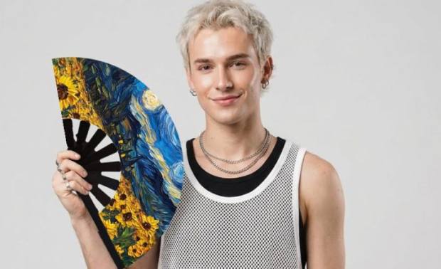 Modelo con el abanico Girasoles