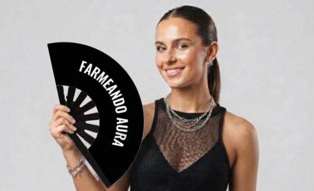 Modelo con el abanico Farmeando aura