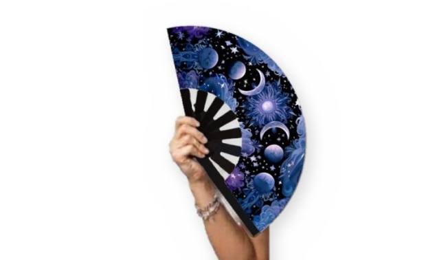 Mano sosteniendo el abanico Fases lunares